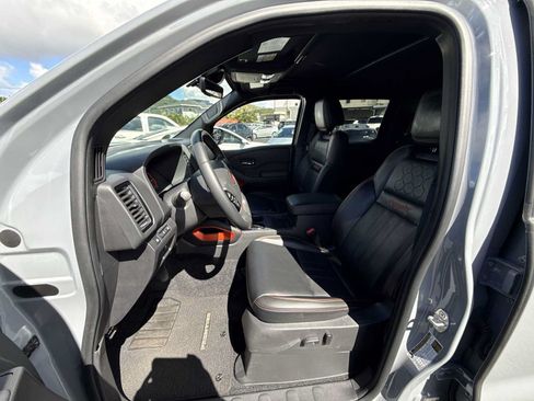 Used 2023 Nissan Frontier Pro-X w/ Pro-X Premium Package RWD image 12