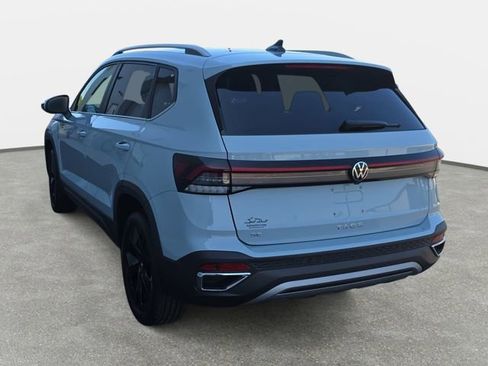 New 2026 Volkswagen Taos SE FWD image 7