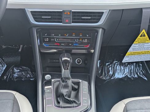 New 2026 Volkswagen Taos SE image 18