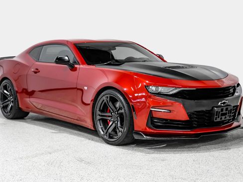 Used 2019 Chevrolet Camaro SS RWD image 4