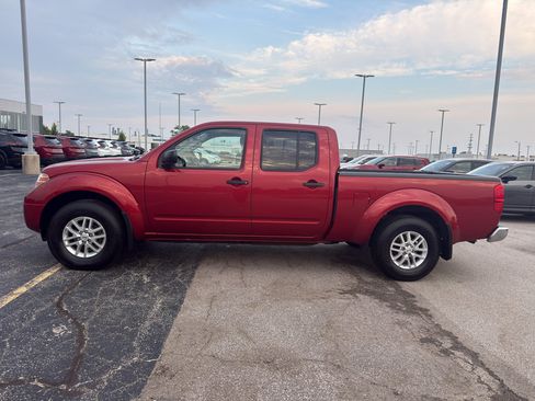 Used 2015 Nissan Frontier SV w/ SV Value Truck Package AWD/4WD image 6