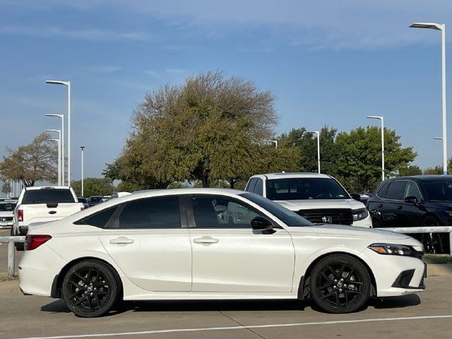 Used 2023 Honda Civic Sport image 3