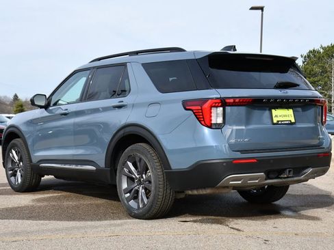 Used 2025 Ford Explorer Active w/ Active Comfort Package image 4