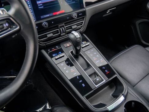 Certified 2022 Porsche Macan S image 13