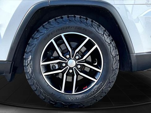 Used 2020 Jeep Grand Cherokee Trailhawk w/ Trailhawk Luxury Group AWD/4WD image 36