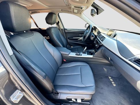 Used 2017 BMW 320i Sedan RWD image 26