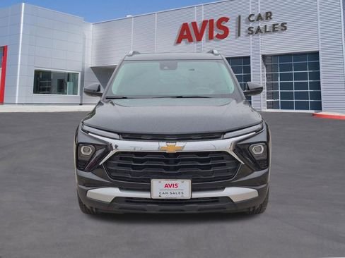 Used 2025 Chevrolet TrailBlazer LT AWD/4WD image 2