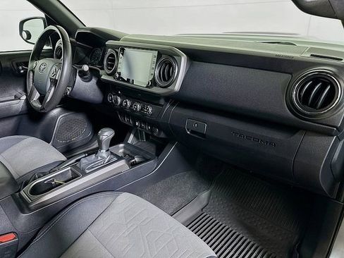 Used 2020 Toyota Tacoma TRD Sport AWD/4WD image 29