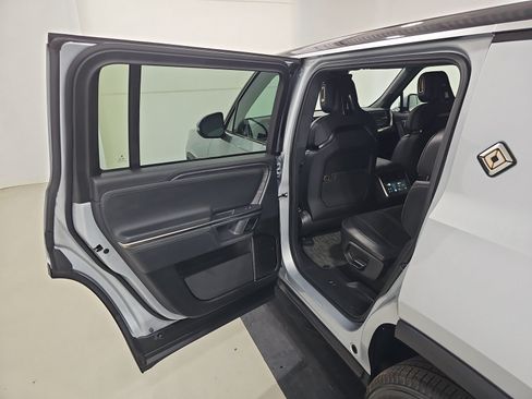 Used 2024 Rivian R1S Adventure AWD/4WD image 17