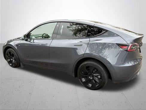 Used 2022 Tesla Model Y Long Range AWD/4WD image 8