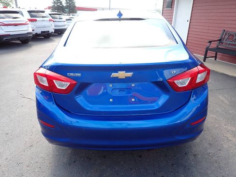 Used 2017 Chevrolet Cruze LT w/ Convenience Package FWD image 5