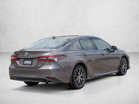 Used 2023 Toyota Camry XLE image 4