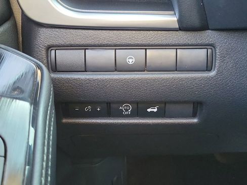 Used 2025 Nissan Rogue SV image 25