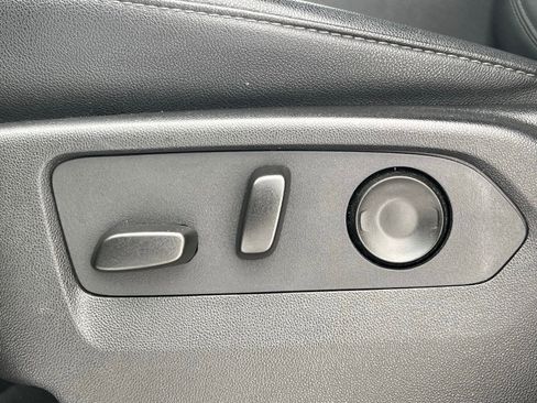 Used 2024 Chevrolet Suburban LT image 28