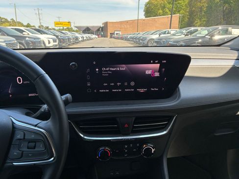 Used 2025 Buick Encore GX Preferred image 17