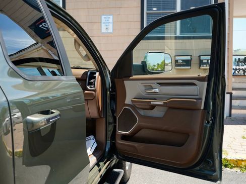 Used 2021 RAM 1500 Laramie AWD/4WD image 40