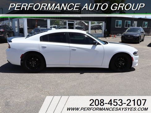 Used 2018 Dodge Charger R/T w/ Blacktop Package RWD image 8
