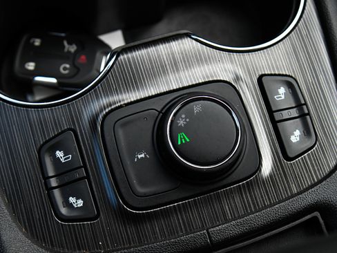 Used 2023 GMC Acadia SLT FWD image 32
