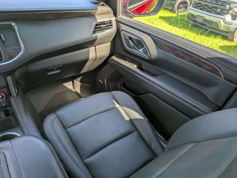 Used 2022 Chevrolet Tahoe Z71 w/ Luxury Package AWD/4WD image 18