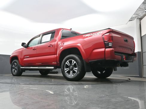 Used 2019 Toyota Tacoma TRD Sport image 28