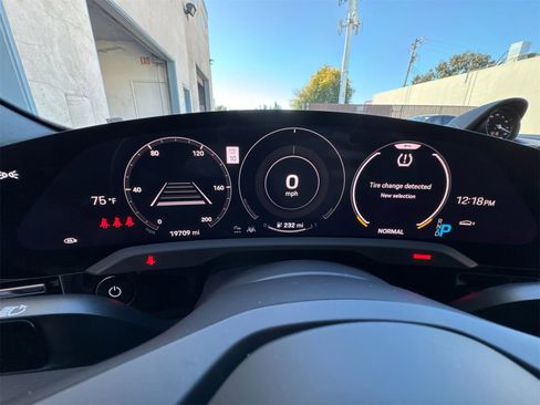 Used 2023 Porsche Taycan 4 Cross Turismo image 30