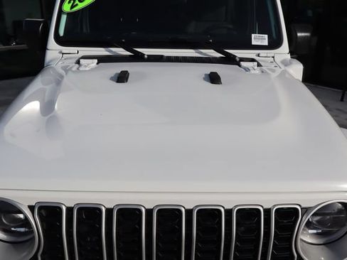 Used 2024 Jeep Wrangler Unlimited Sahara AWD/4WD image 16