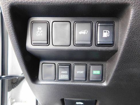 Used 2018 Nissan Rogue SV image 20