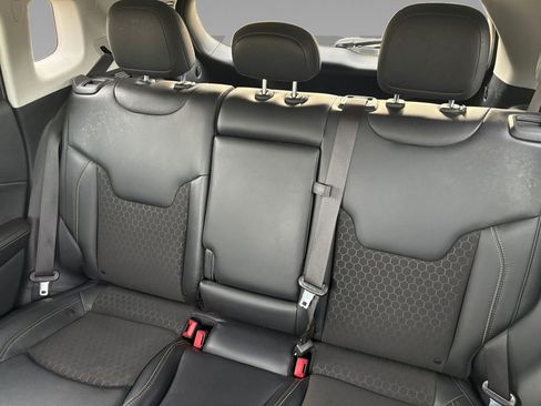 Used 2021 Jeep Compass Latitude image 3