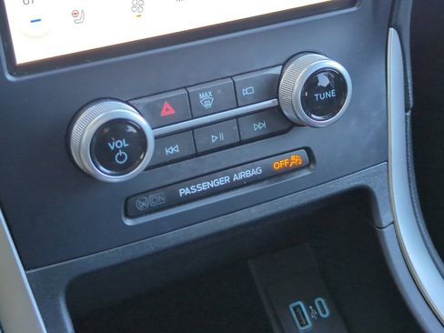 Used 2022 Ford Edge SEL w/ Convenience Package image 17