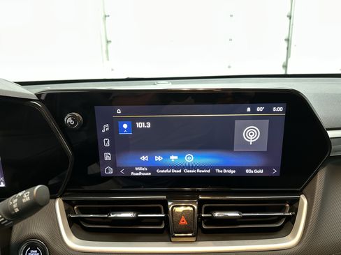 Used 2025 Chevrolet TrailBlazer LT AWD/4WD image 27