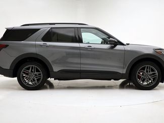Used 2025 Ford Explorer ST-Line w/ ST-Line Street Pack video 2