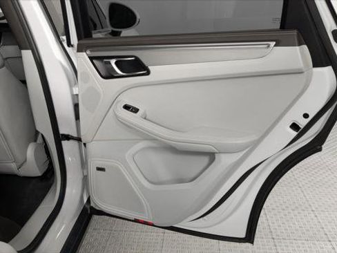 Used 2016 Porsche Macan S w/ Premium Package Plus image 21