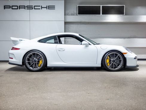 Used 2014 Porsche 911 GT3 w/ Sound Package Plus RWD image 9