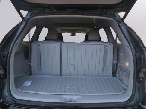 Used 2019 Toyota Highlander XLE image 9