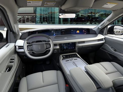 New 2026 Lincoln Navigator L Premier AWD/4WD image 9