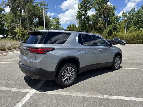 Used 2023 Chevrolet Traverse LT FWD image 3