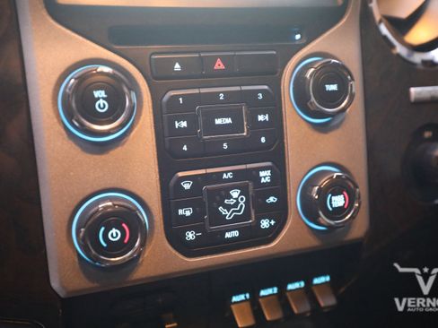 Used 2014 Ford F250 Platinum w/ FX4 Off-Road Package image 25