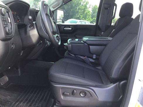 Used 2025 Chevrolet Silverado 2500 Custom w/ Custom Convenience Package AWD/4WD image 8