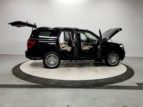 Used 2023 Ford Expedition Limited image 16