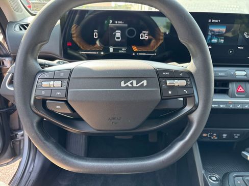 Used 2025 Kia K4 FWD image 28