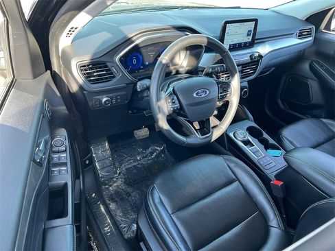 Used 2022 Ford Escape Titanium image 7