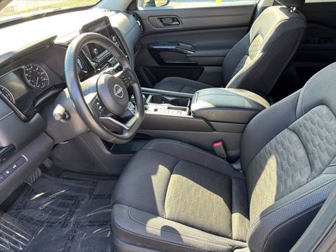 Used 2025 Nissan Pathfinder SV image 28