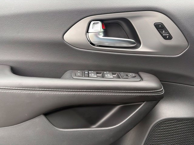 New 2027 Chrysler Pacifica Select FWD image 22