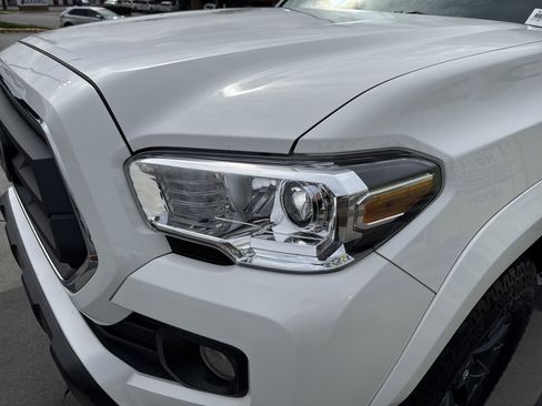 Used 2023 Toyota Tacoma SR5 w/ Technology Package image 6