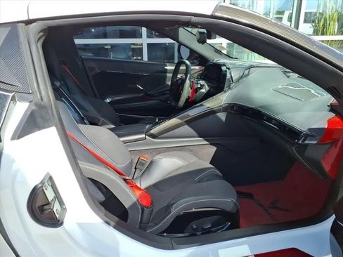 Used 2025 Chevrolet Corvette Z06 RWD image 16