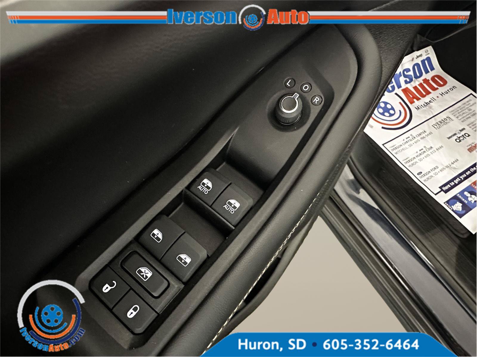 Used 2024 Jeep Grand Cherokee L Limited w/ Luxury Tech Group II AWD/4WD image 14