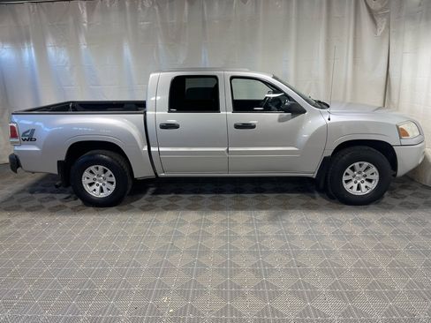 Used 2006 Mitsubishi Raider LS image 8