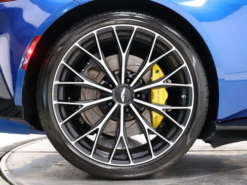 Used 2023 Aston Martin V8 Vantage Roadster RWD image 94
