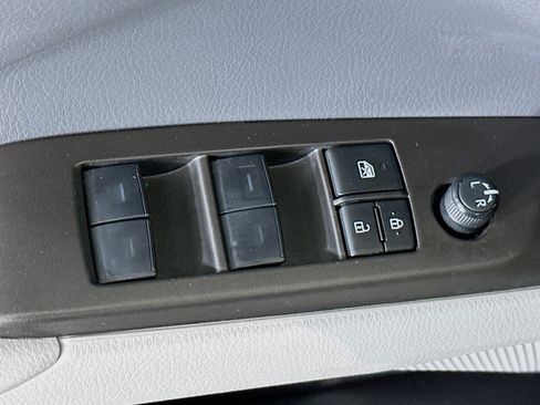 Used 2023 Toyota Camry SE w/ Convenience Package FWD image 14