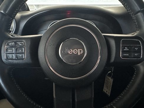 Used 2012 Jeep Wrangler Unlimited Rubicon image 28